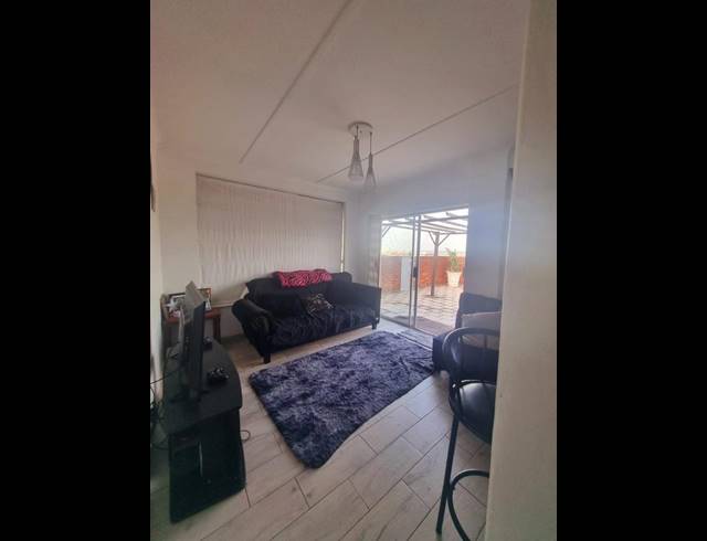 1 BEDROOM APARTMENT FOR SALE IN GLENWOOD